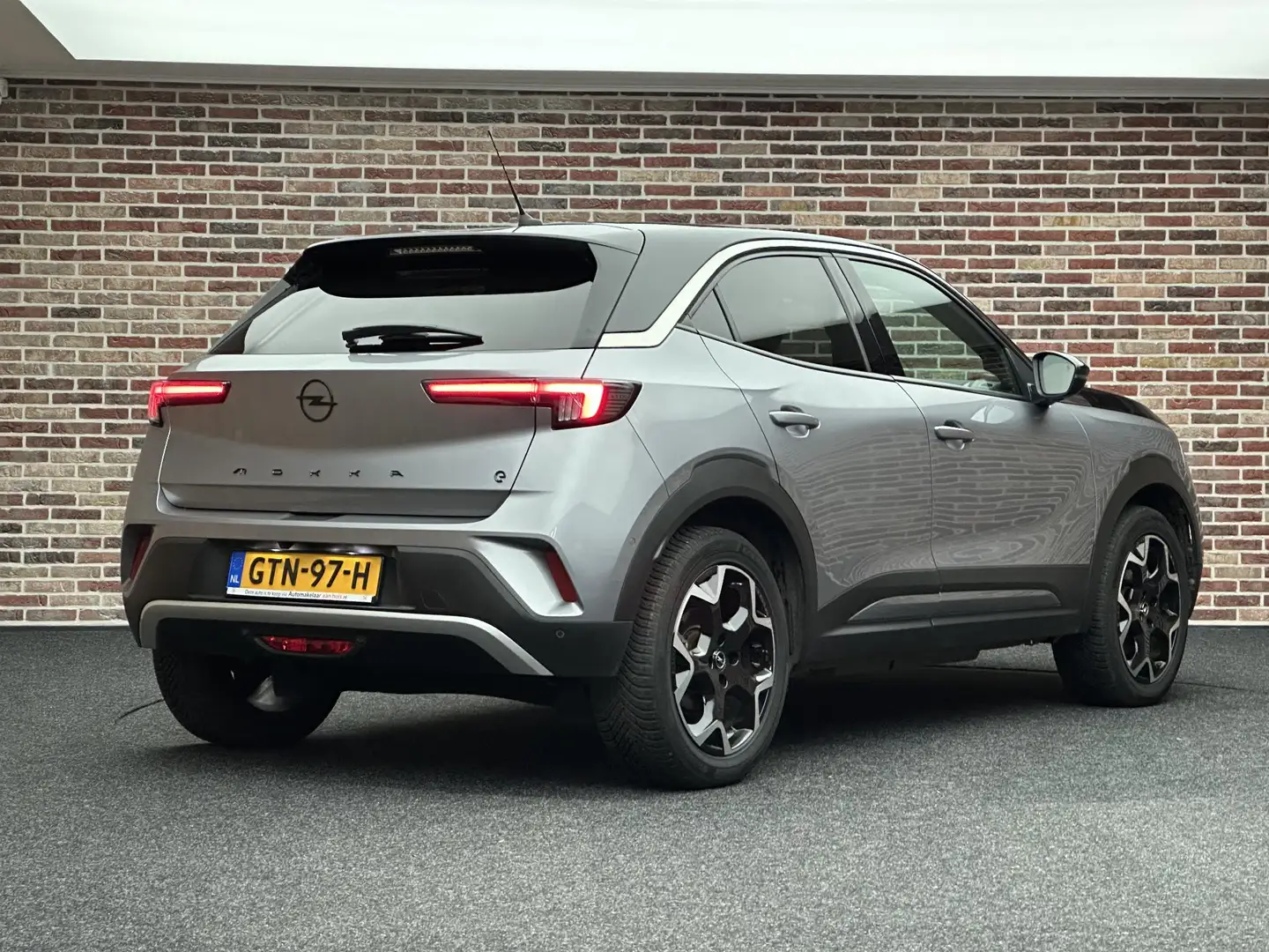 Opel Mokka-E Ultimate 50-kWh ACC CAMERA BLINDSPOT VIRTUAL Grijs - 2