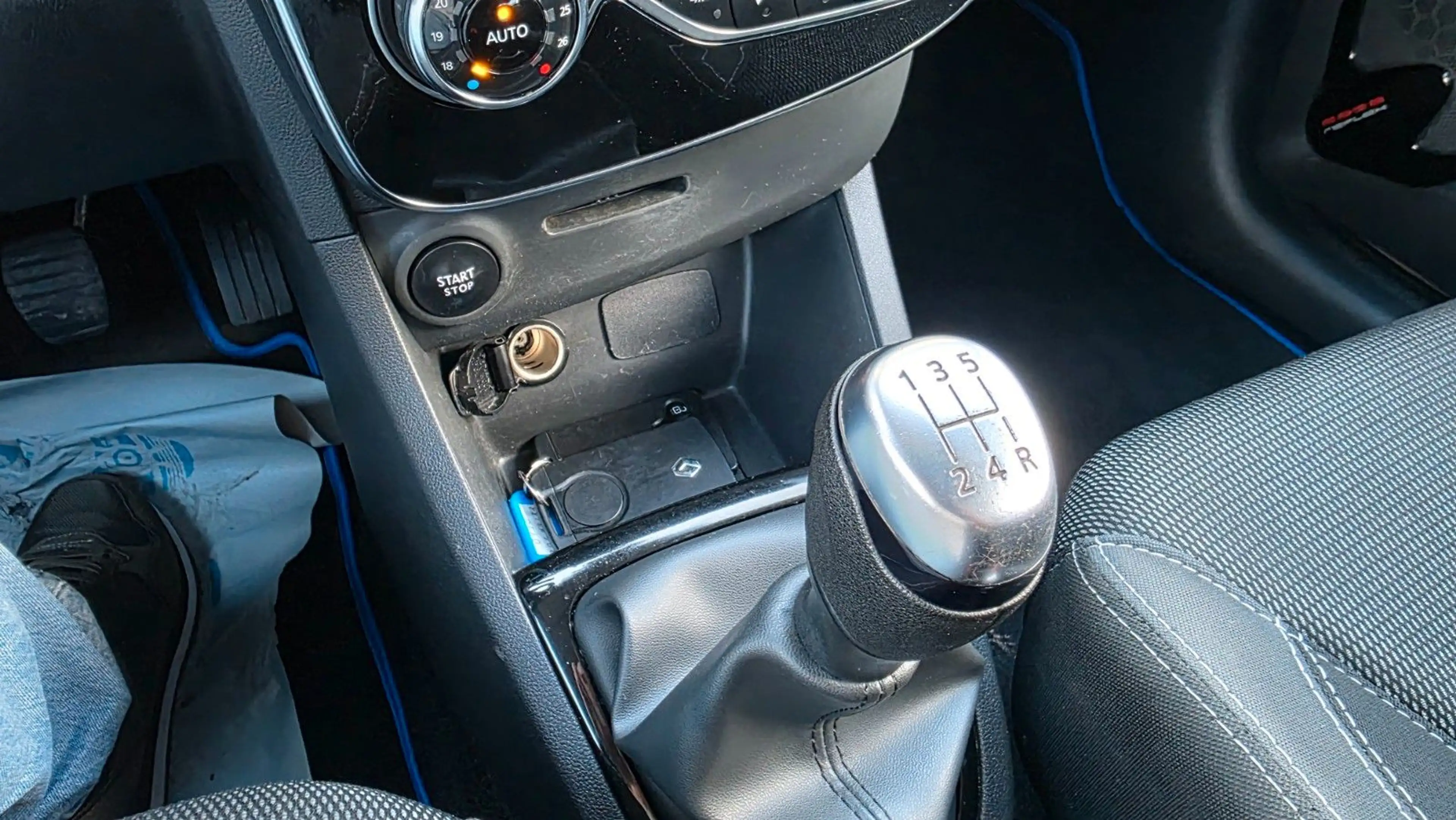 Renault Clio IV Bose Reflex Navi Klima EFH PDC BT — photo 10