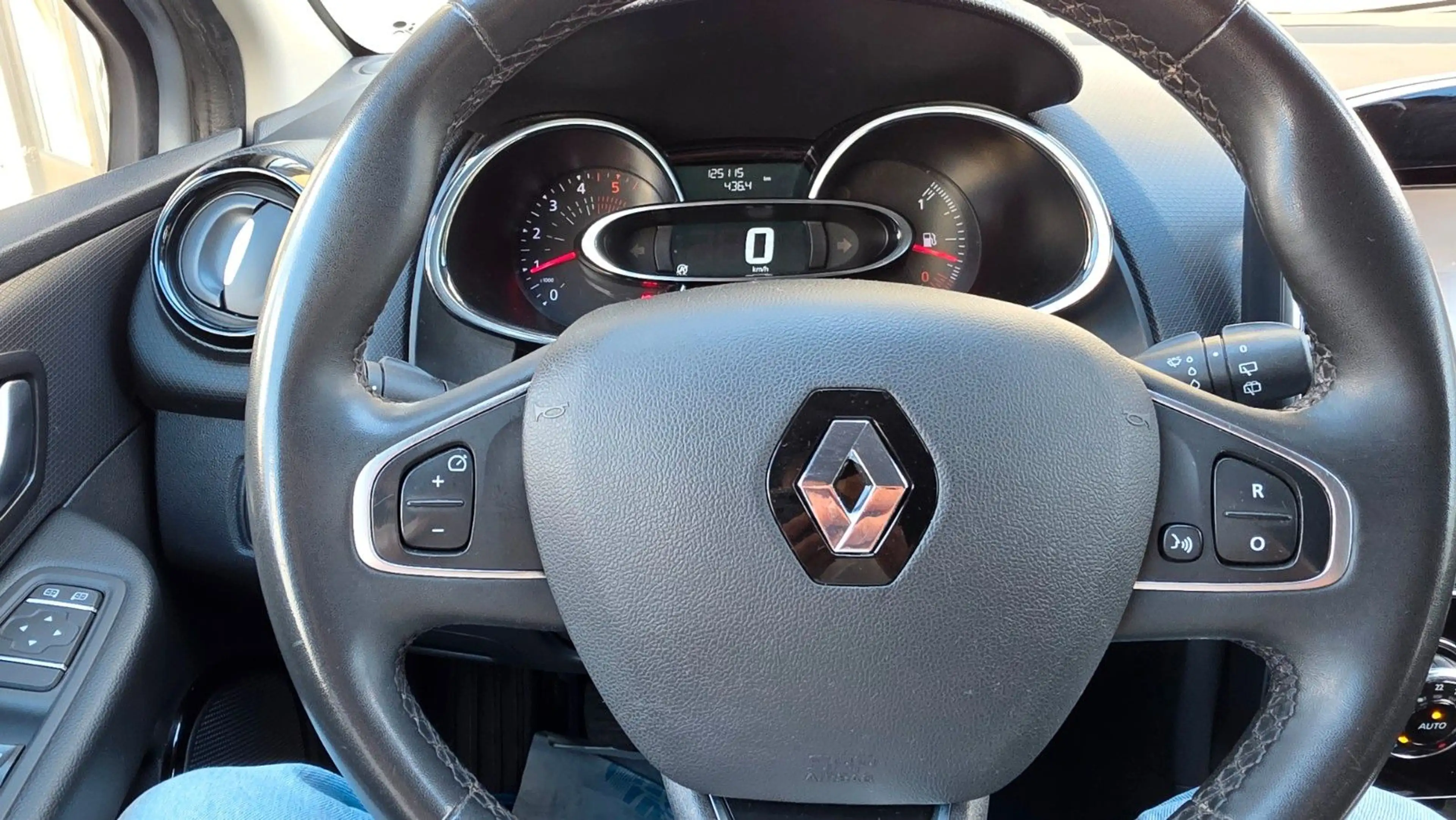 Renault Clio IV Bose Reflex Navi Klima EFH PDC BT — photo 4