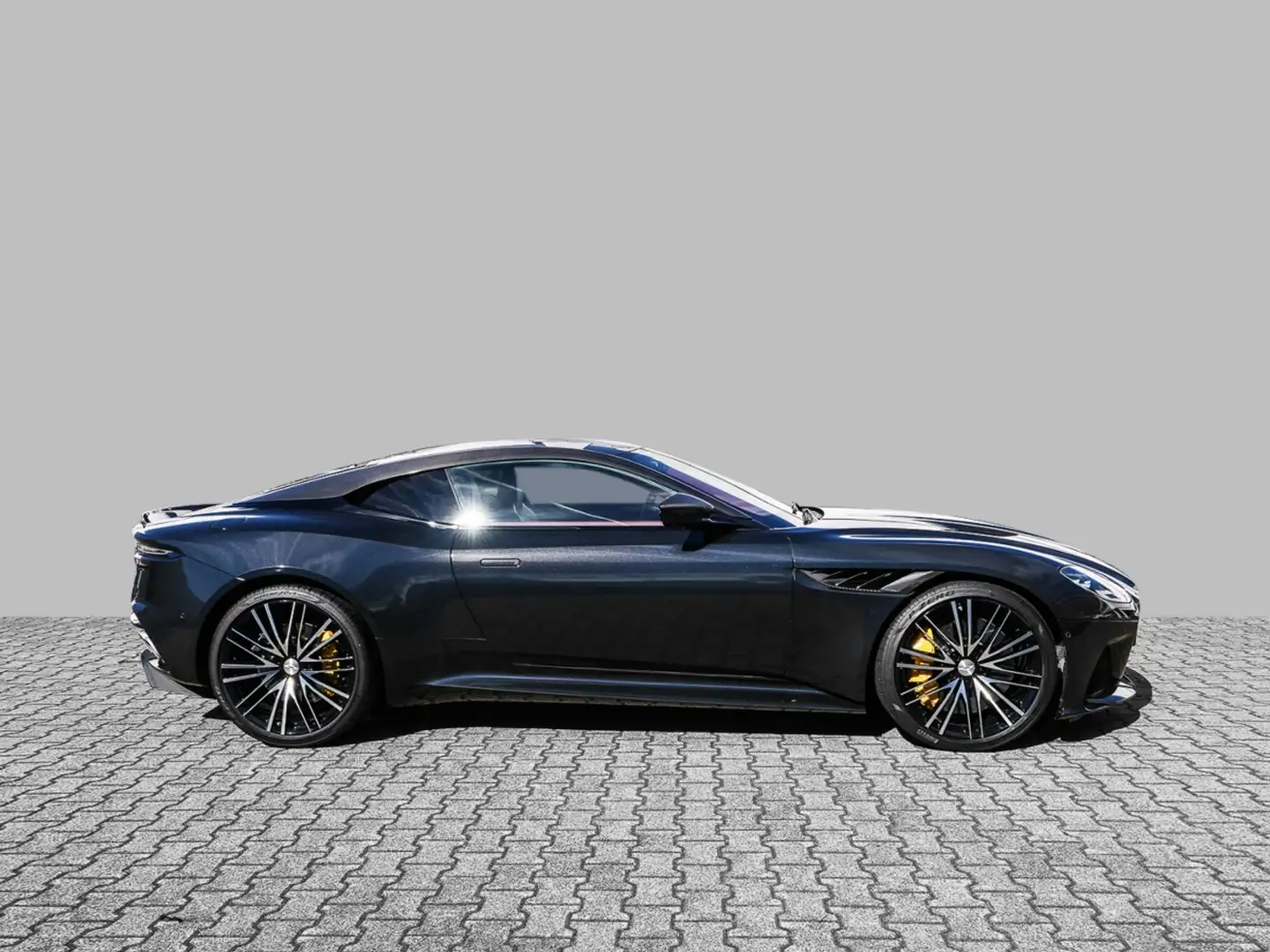 Aston Martin DBS Onyx Black, Full Carbon, Bang & Olufsen Siyah - 2