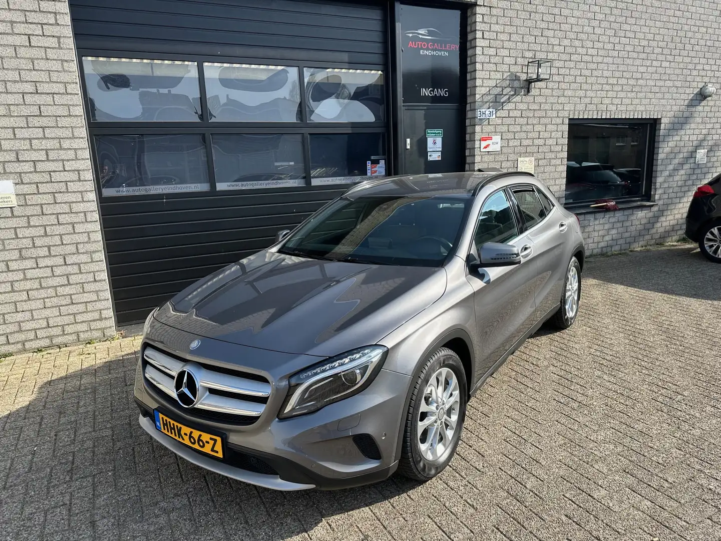 Mercedes-Benz GLA 180 Ambition *NAVI*TREKHAAK*CRUISE-CONTROL*CAMERA*AIRC Gris - 1