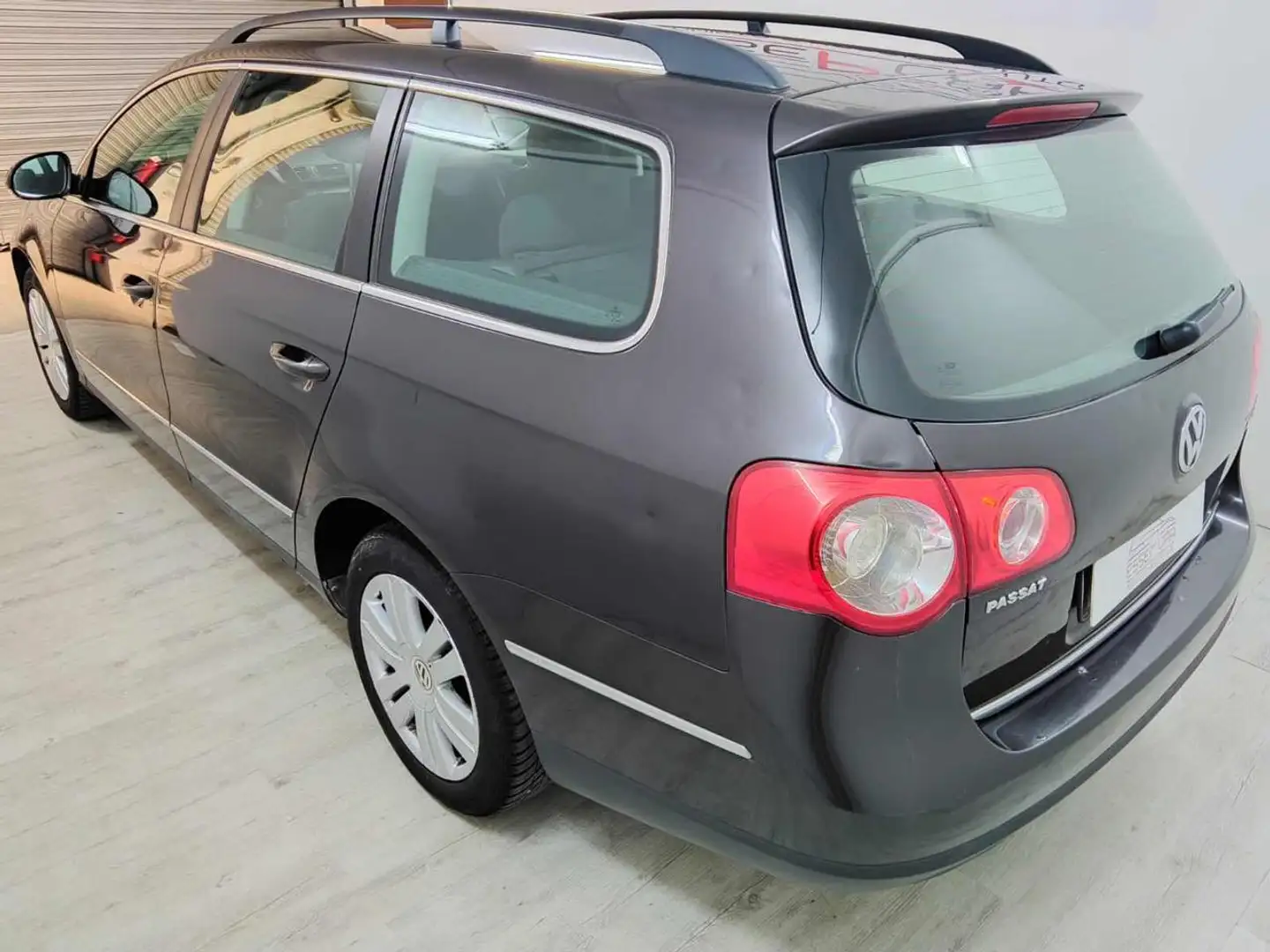 Volkswagen Passat 2.0 TDI DPF Var. Comfortline Grau - 2