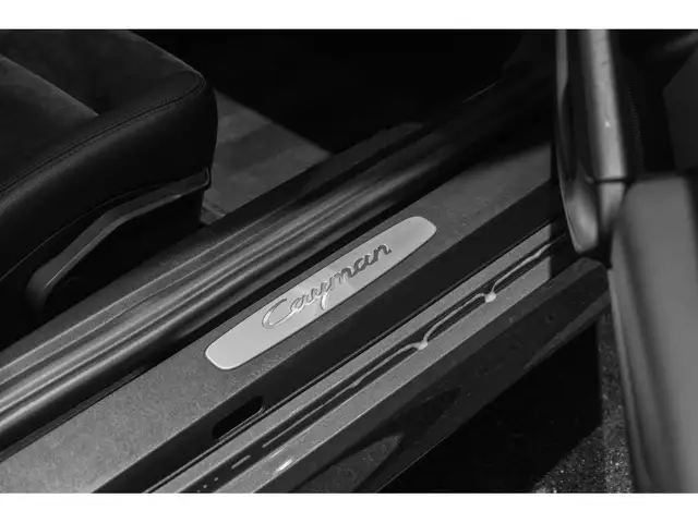 Porsche Cayman view 20