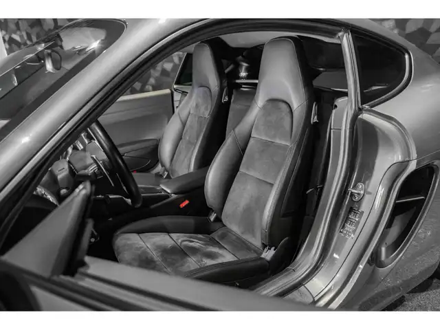Porsche Cayman view 10