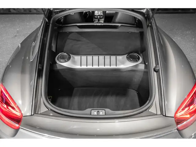 Porsche Cayman view 23