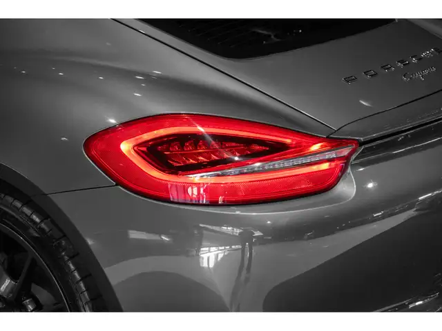 Porsche Cayman view 30