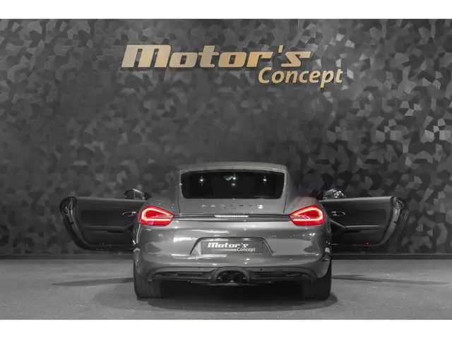 Porsche Cayman view 5