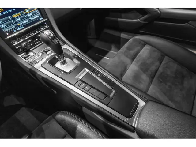 Porsche Cayman view 11