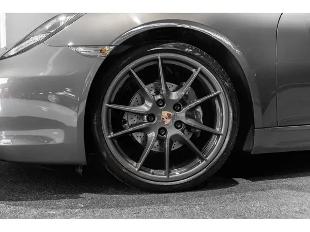 Porsche Cayman view 8
