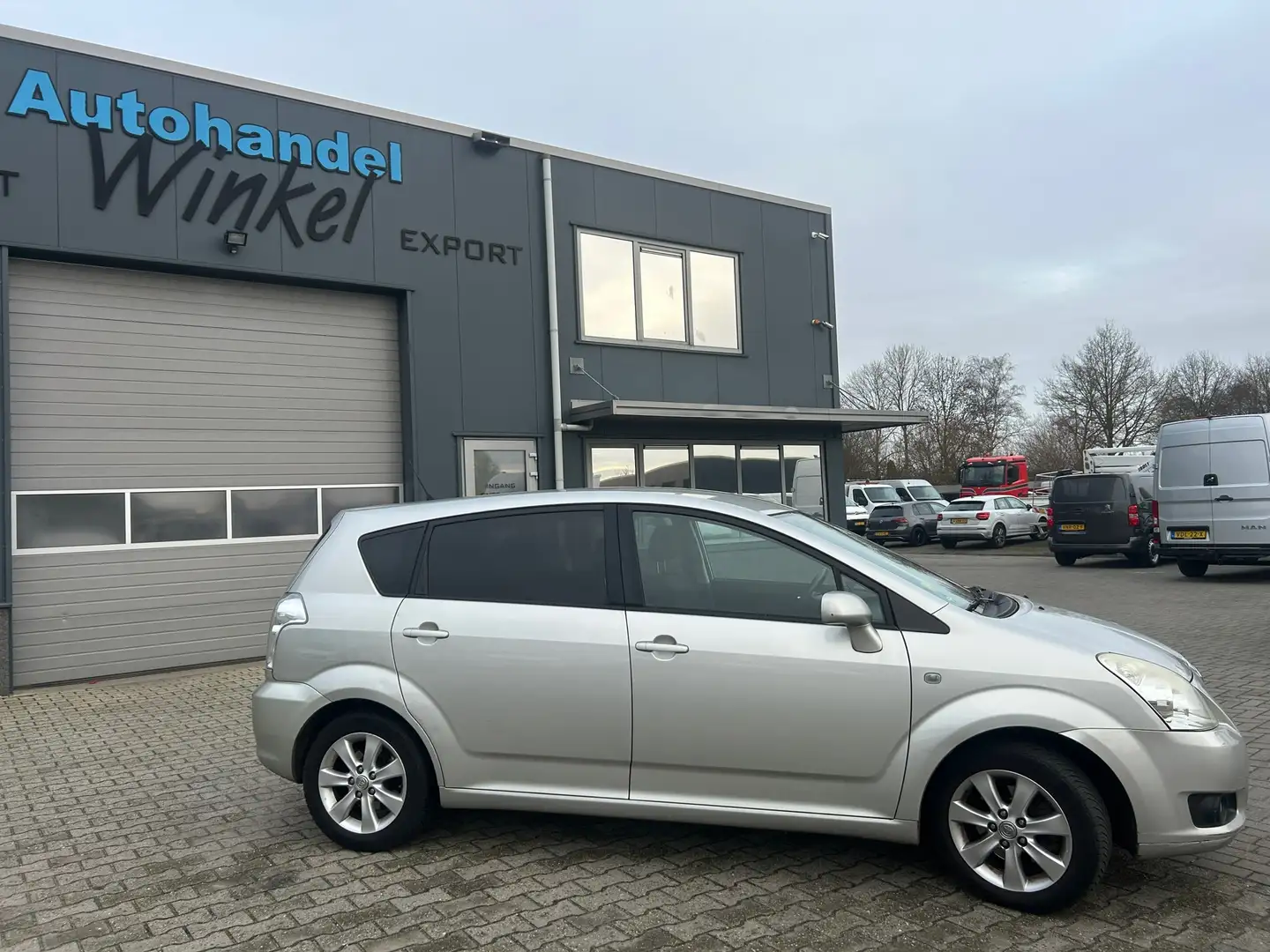 Toyota Verso 1.8 VVT-i Luna - with AIRCO Grau - 2