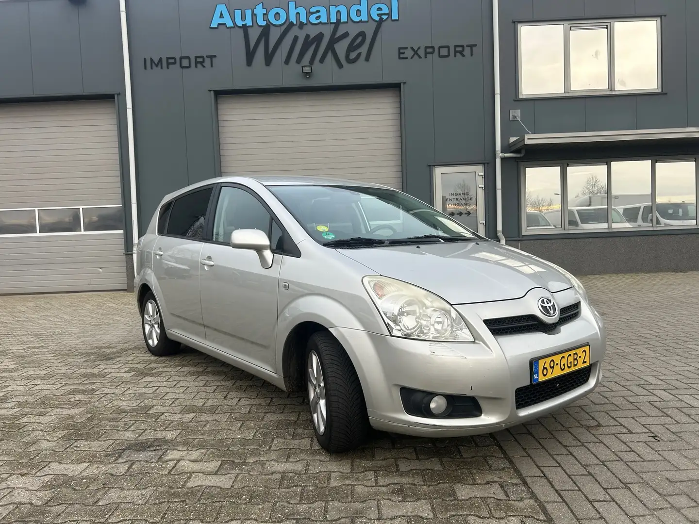 Toyota Verso 1.8 VVT-i Luna - with AIRCO Grau - 1