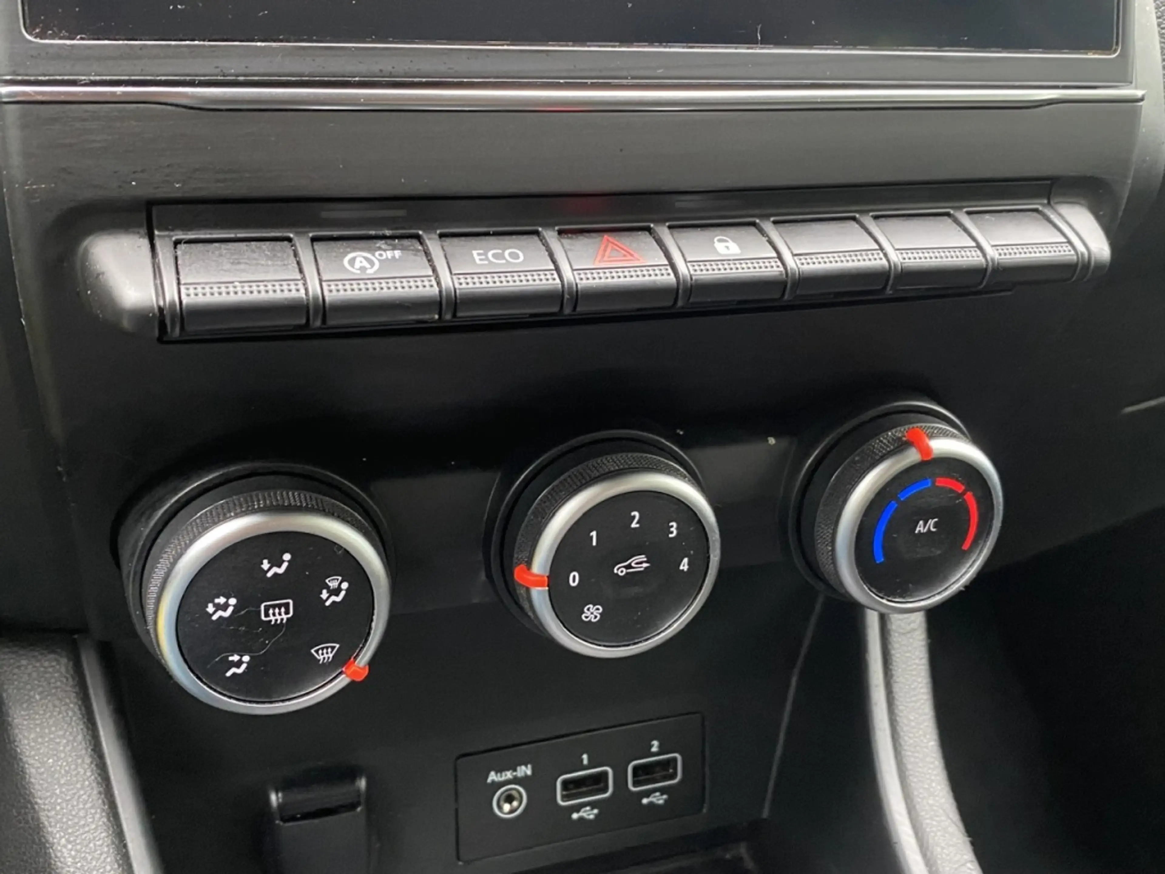 Renault Captur 1.0 TCe Zen / Cruise / LMV / LED / — photo 29