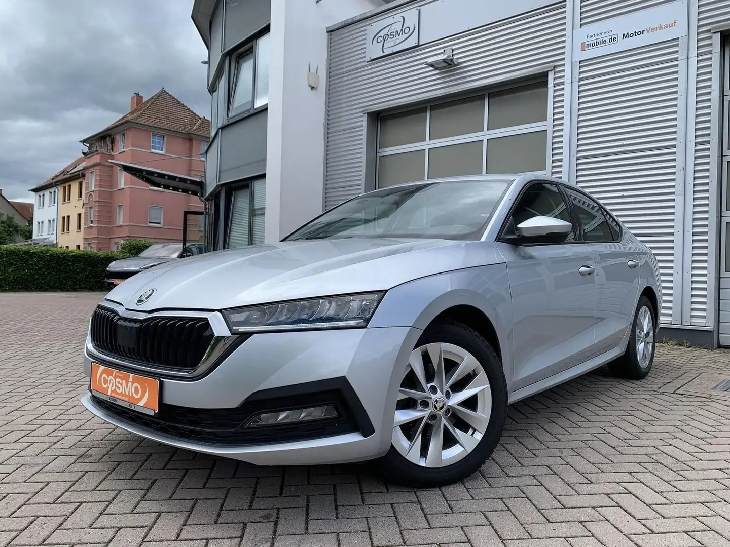 Skoda Octavia 2.0TDI DSG Limo. AHK+Virtual+Sitzhz+Temp Stříbrná - 1