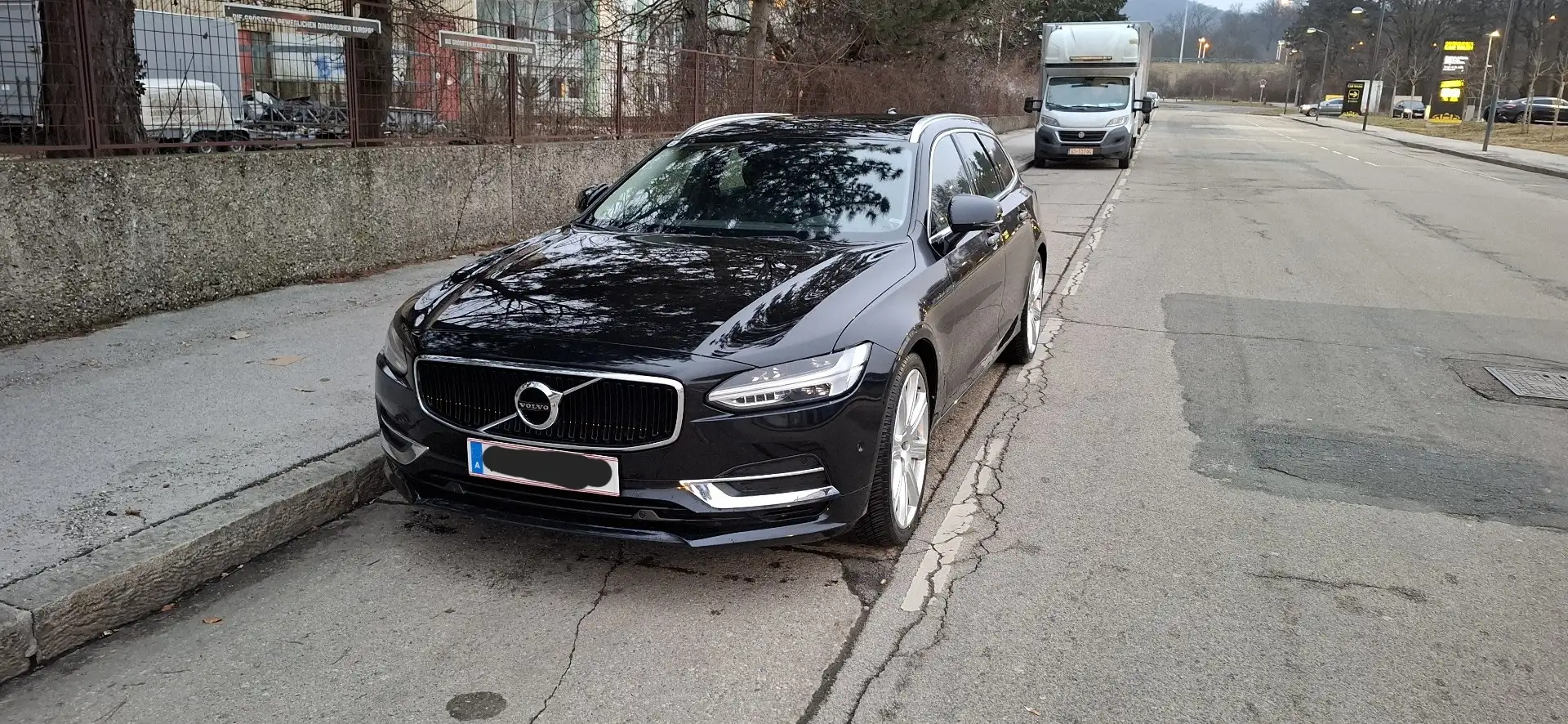 Volvo V90 D4 Geartronic Momentum - 1