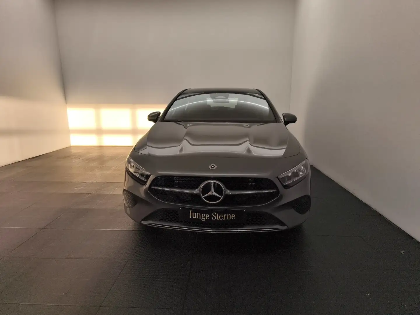 Mercedes-Benz A 180 A 180 Progressive Advanced Pano Navi/Pano.-Dach Gris - 2