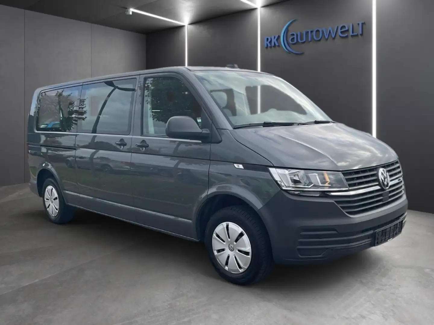 Volkswagen T6 Kombi lang FWD 2.0 TDI 6-Gang AHK Navi Gris - 2