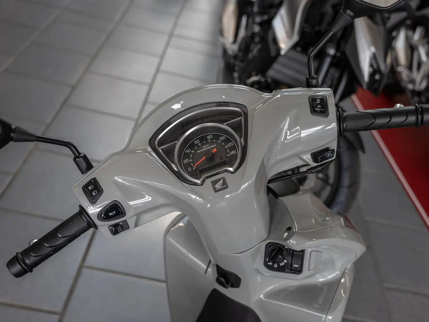 Honda Vision 110 Gri - 2