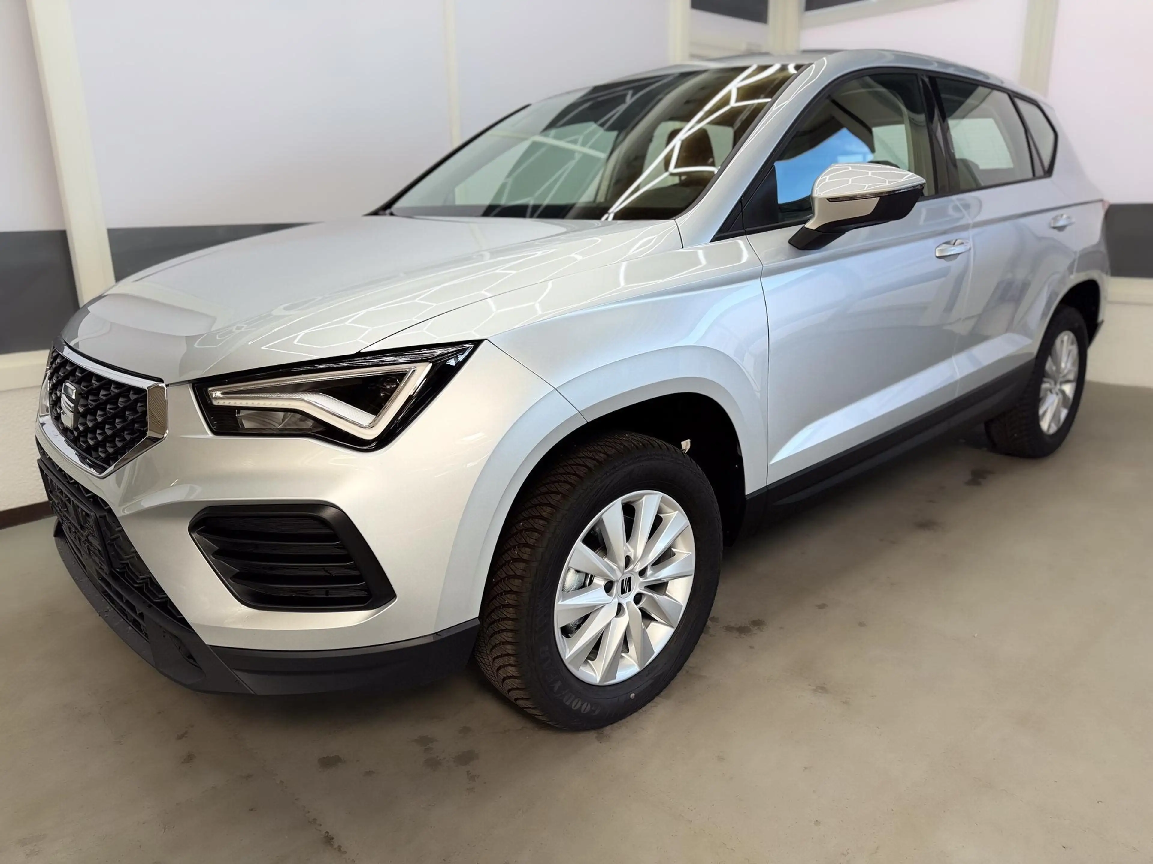SEAT Ateca EDITION KLIMAAUTOMATIK SHZ ALU TEMPOMAT EL.PAKE...
