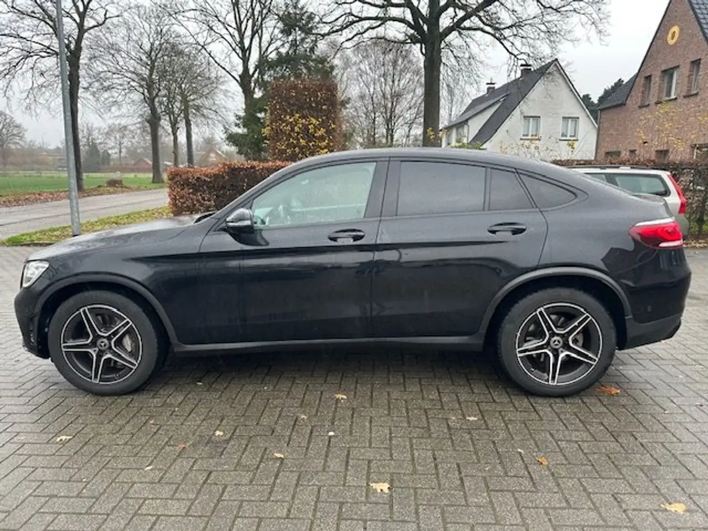 Mercedes-Benz GLC 220 GLC-Coupe 220 d 4Matic 9G-TRONIC AMG Line Zwart - 2
