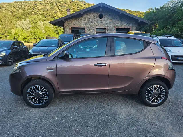 Lancia Ypsilon view 3