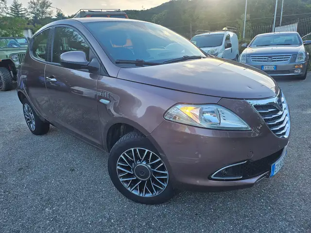 Lancia Ypsilon view 9