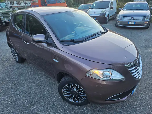 Lancia Ypsilon view 8