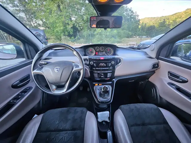 Lancia Ypsilon view 13