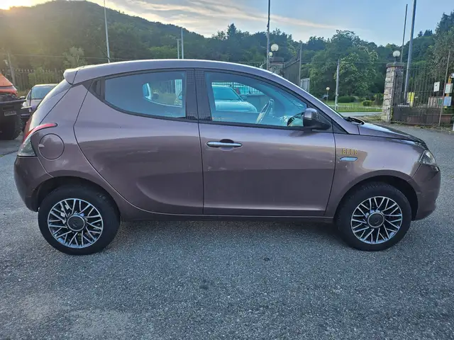 Lancia Ypsilon view 7