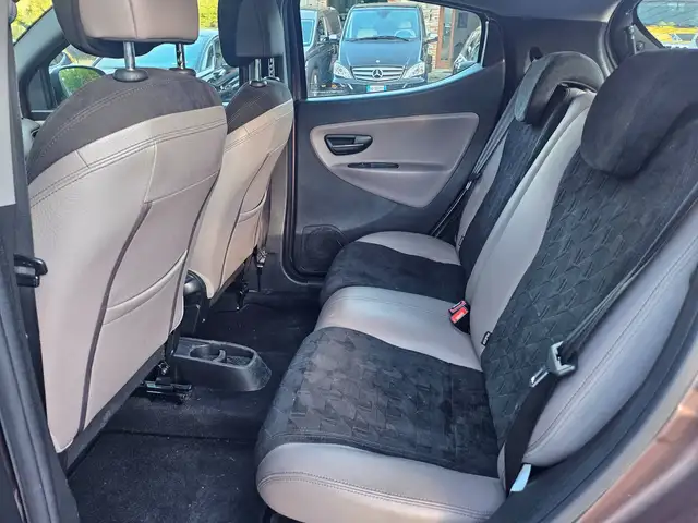 Lancia Ypsilon view 14