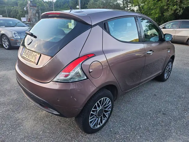 Lancia Ypsilon view 6