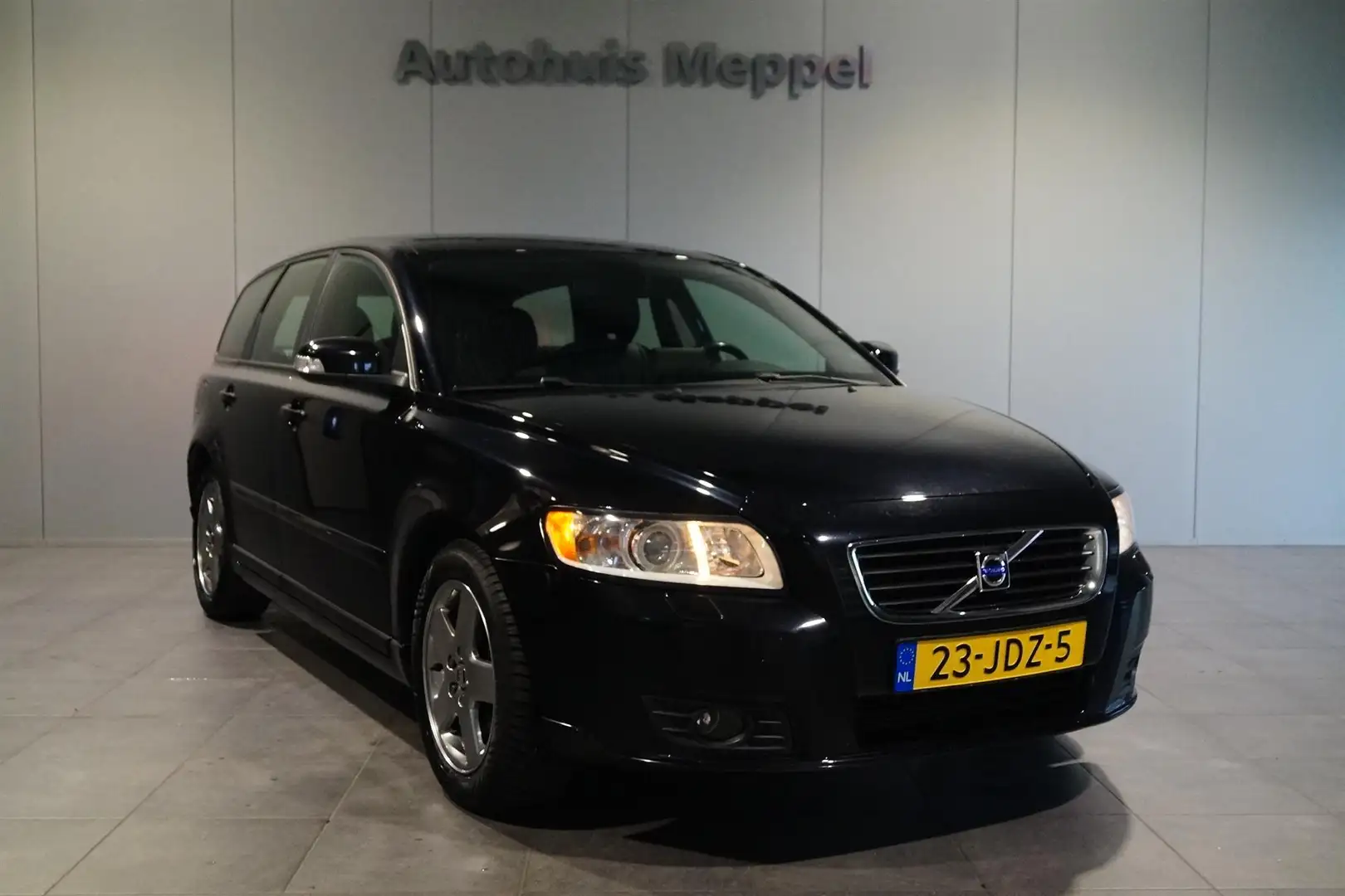 Volvo V50 1.6 Handgeschakeld | Navigatie | Cruise control | Zwart - 1
