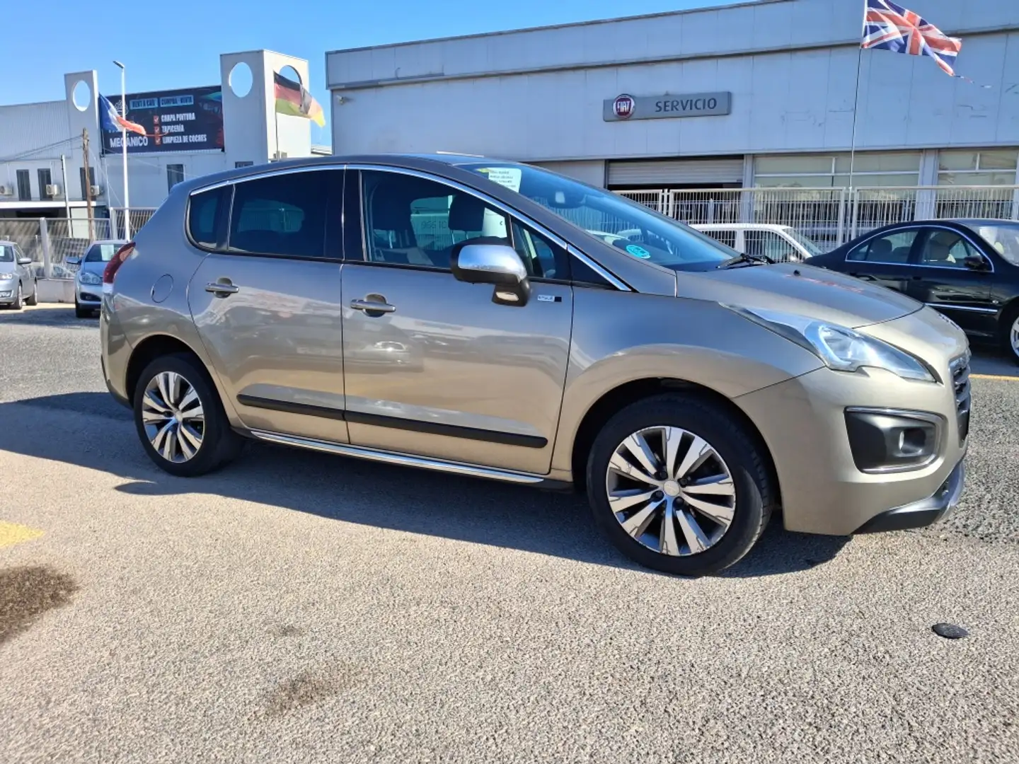 Peugeot 3008 1.6 BlueHDi Style EAT6 120 Grau - 1