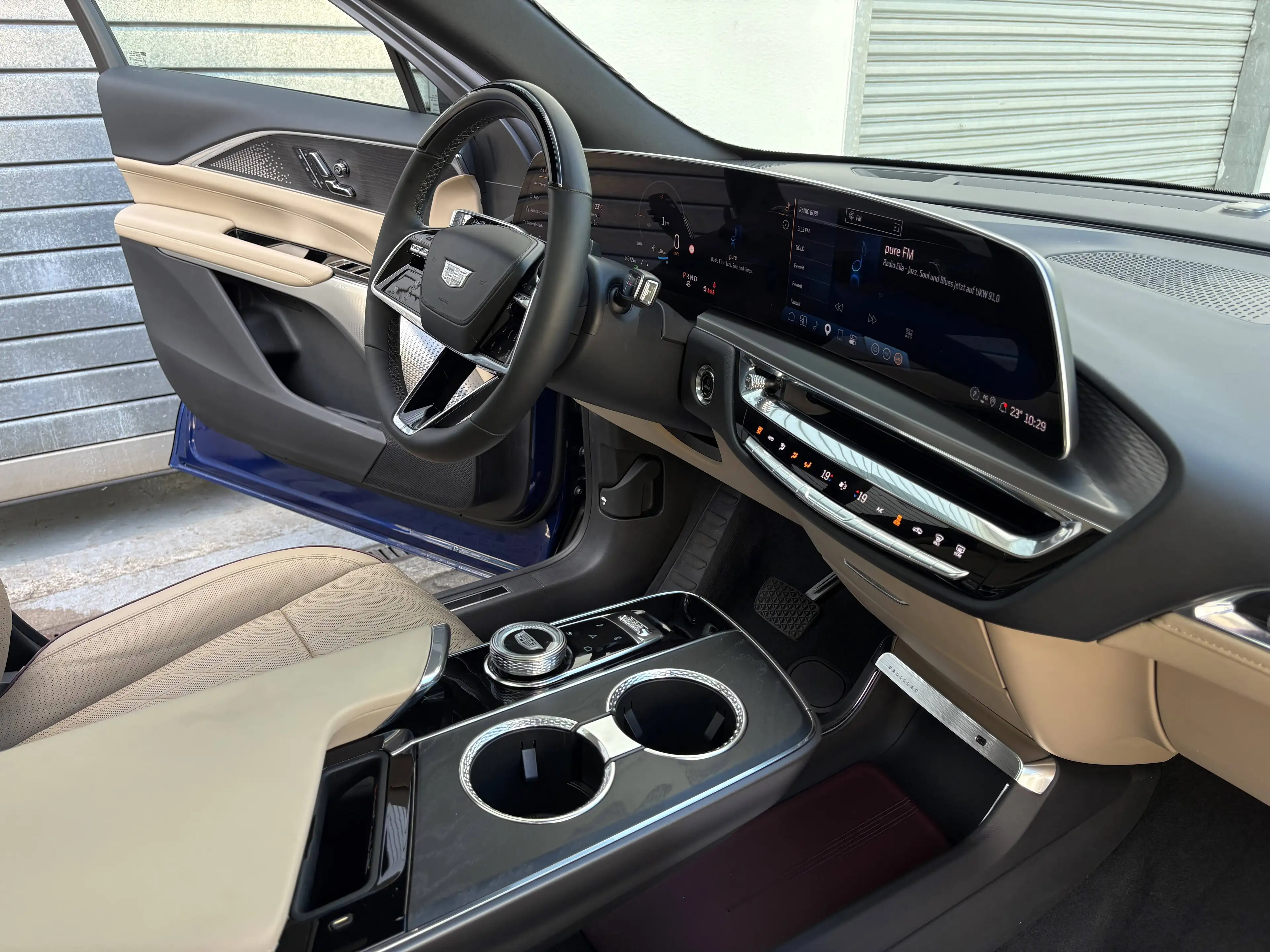 Cadillac Lyriq Sport AWD Pano 360°Kamera Totwinkel Sound 21" — photo 12