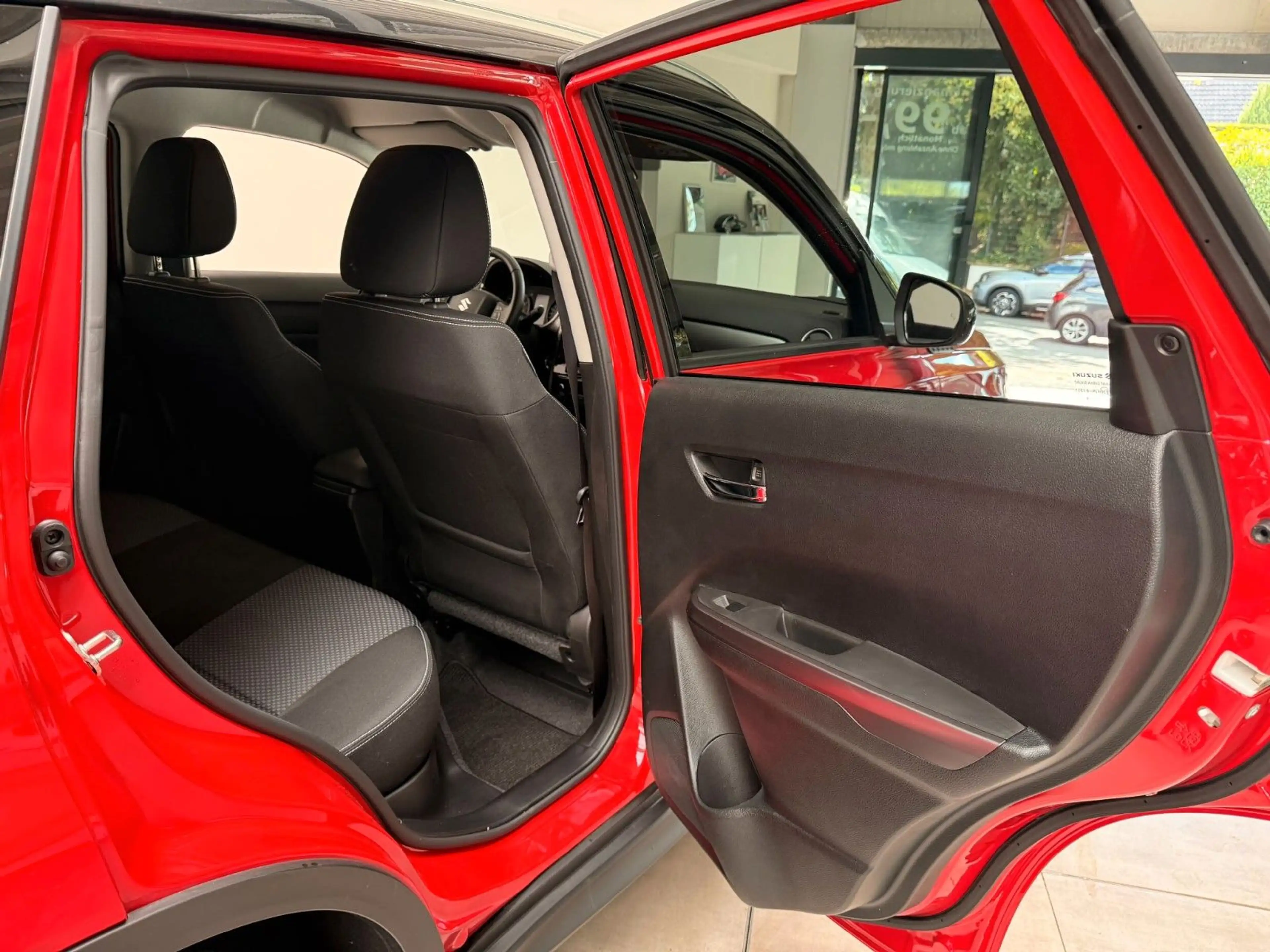 Suzuki Vitara 1.4 Comfort Mild-Hybrid 4x2 ACC Navi Spur — photo 13