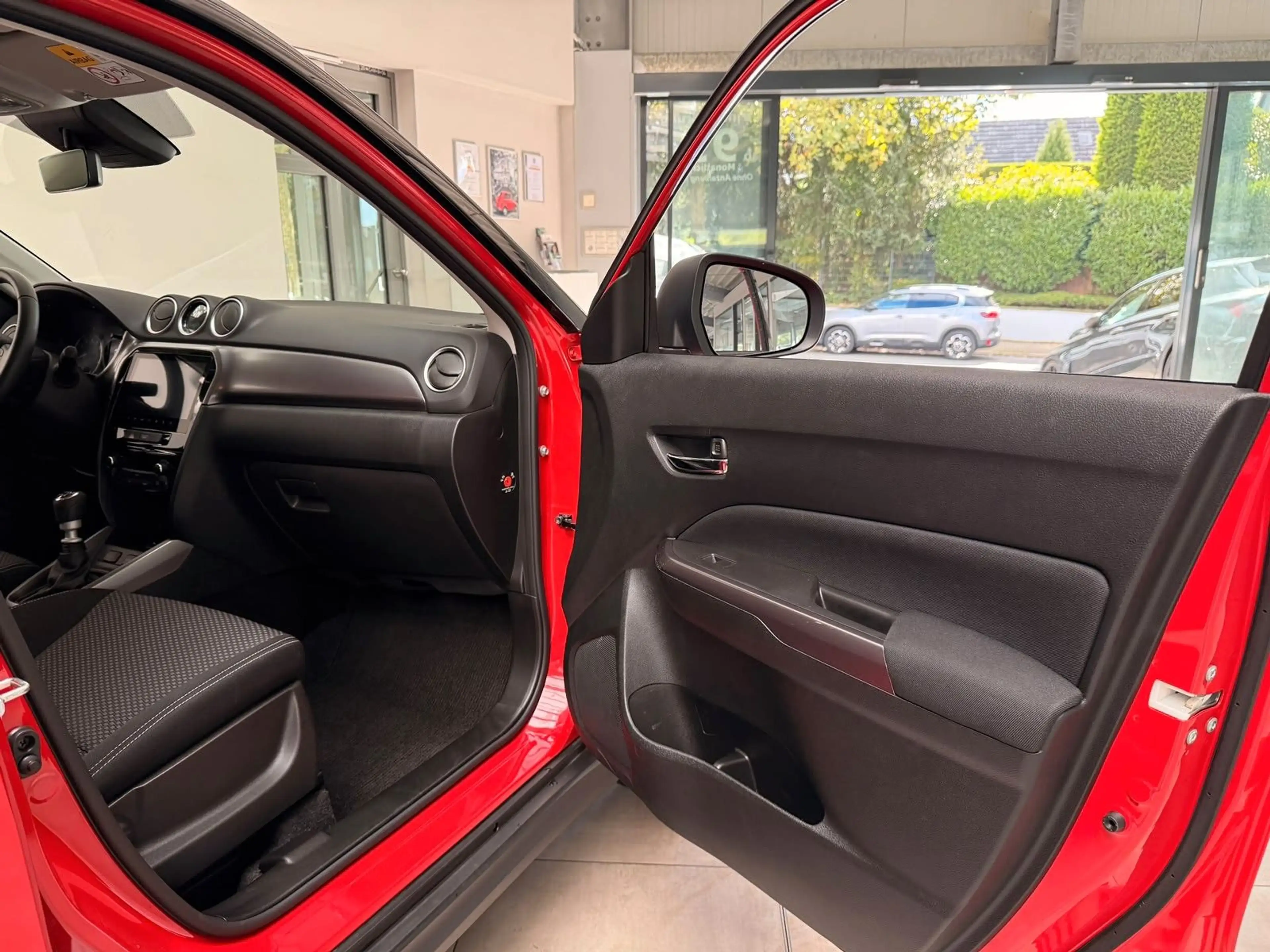 Suzuki Vitara 1.4 Comfort Mild-Hybrid 4x2 ACC Navi Spur — photo 11