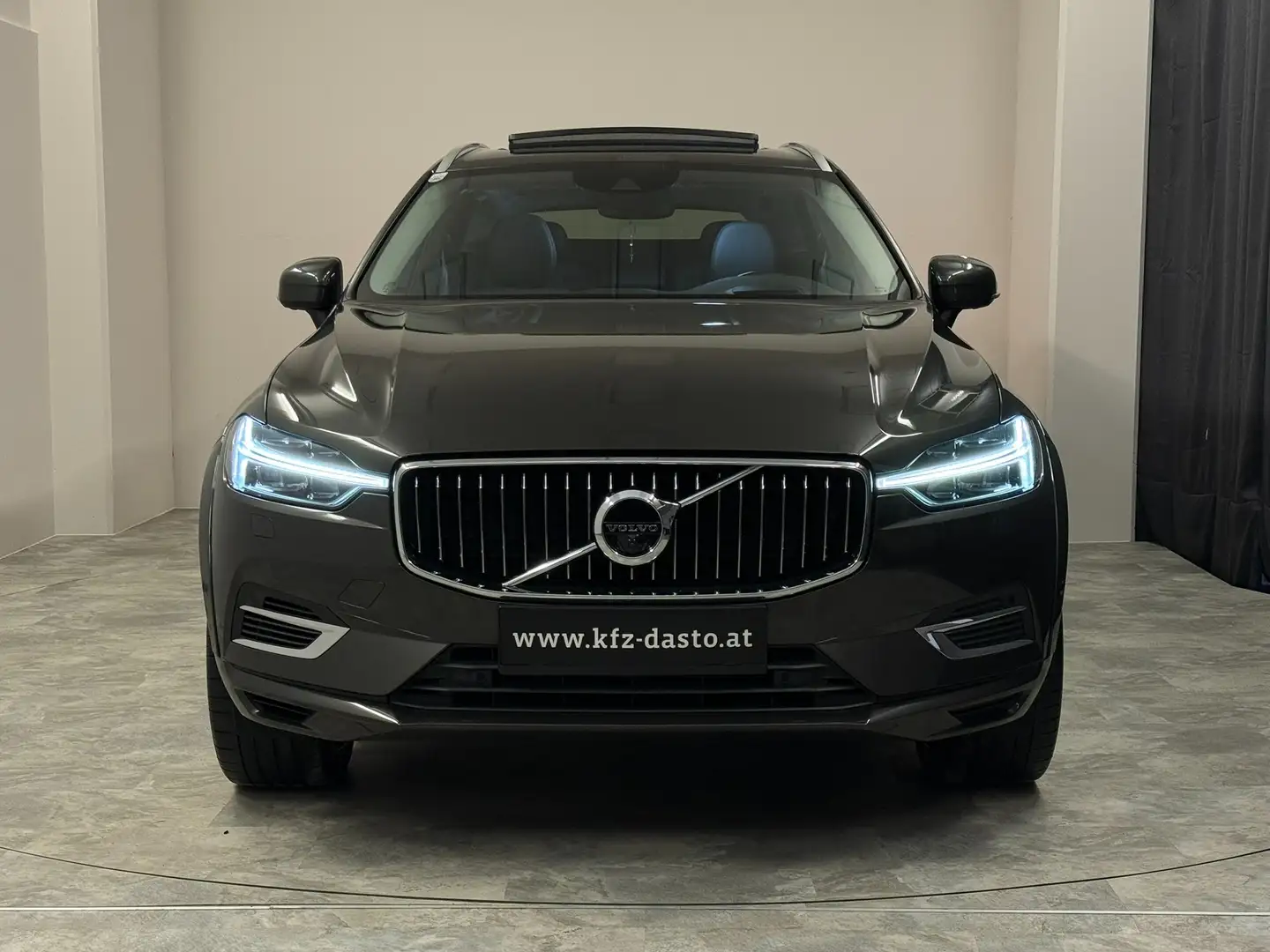 Volvo XC60 T6 II AWD II Inscription Recharge Plug-In Hybrid Grau - 1