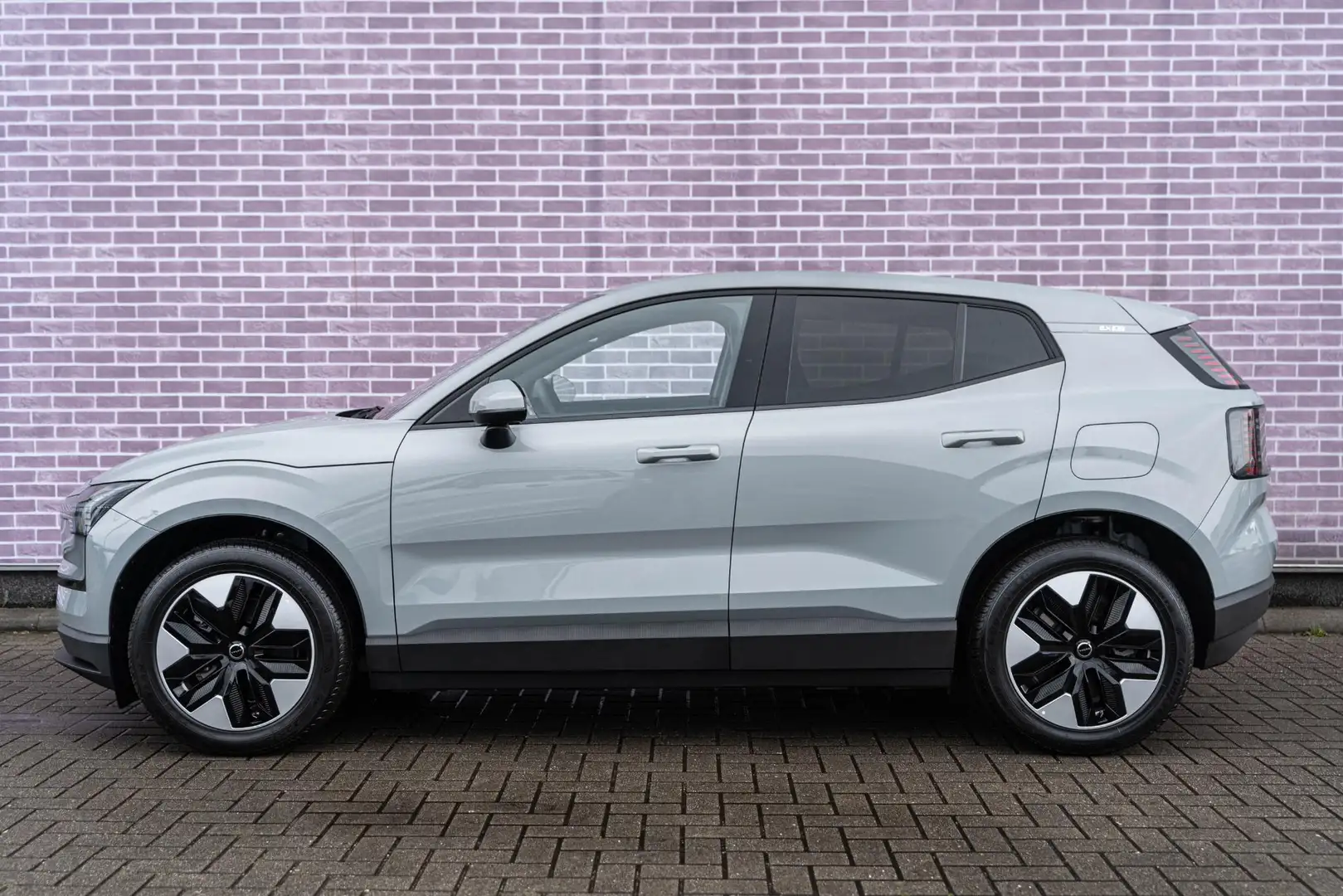 Volvo EX30 Single Motor Extended Range Core 69 kWh | Adaptiev Grijs - 2
