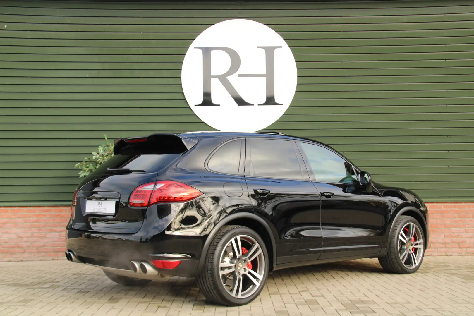 Porsche Cayenne 4.8 - V8 Turbo Automaat - Youngtimer! Noir - 2