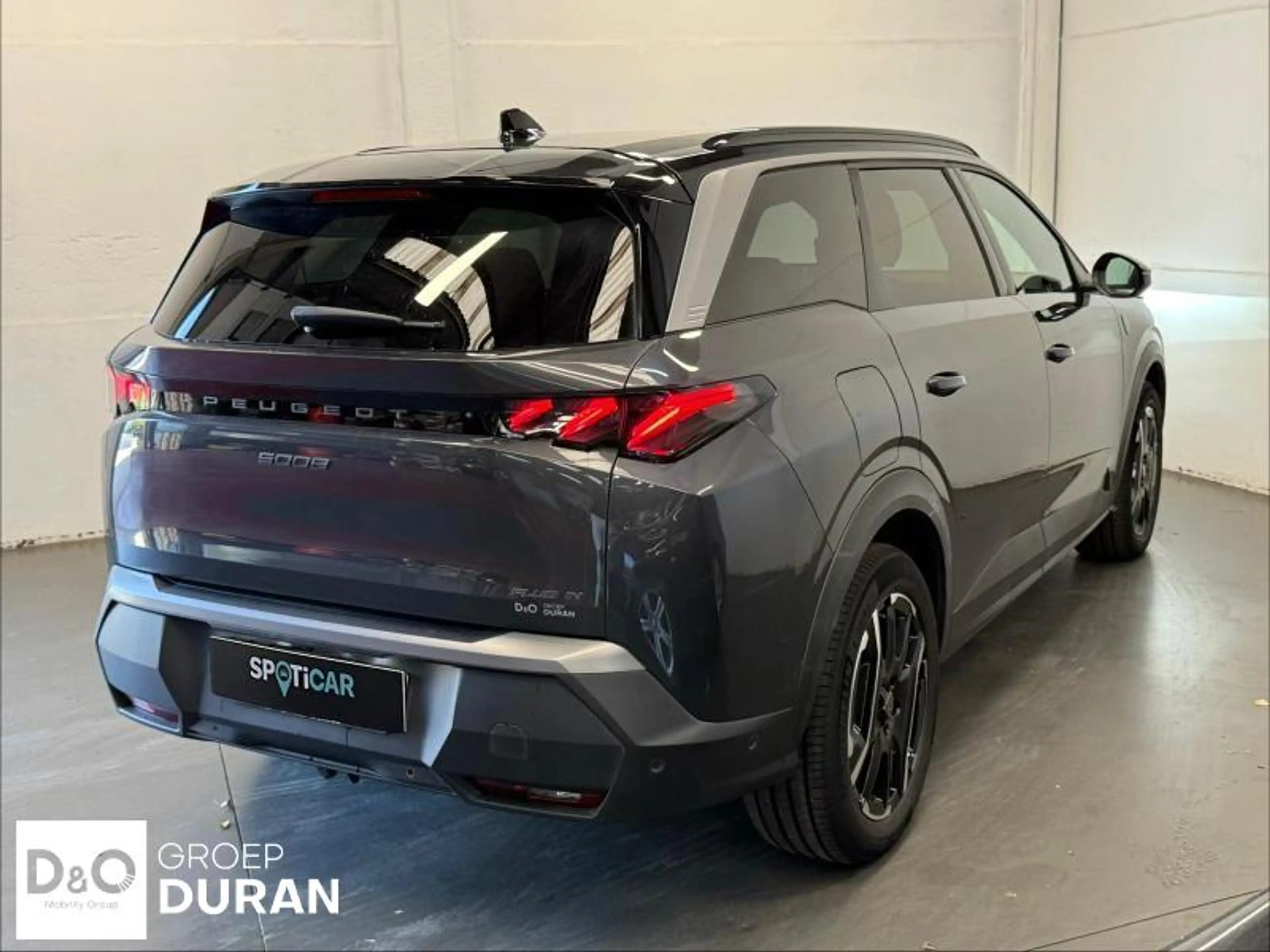 Peugeot 5008 III & e- GT — photo 4