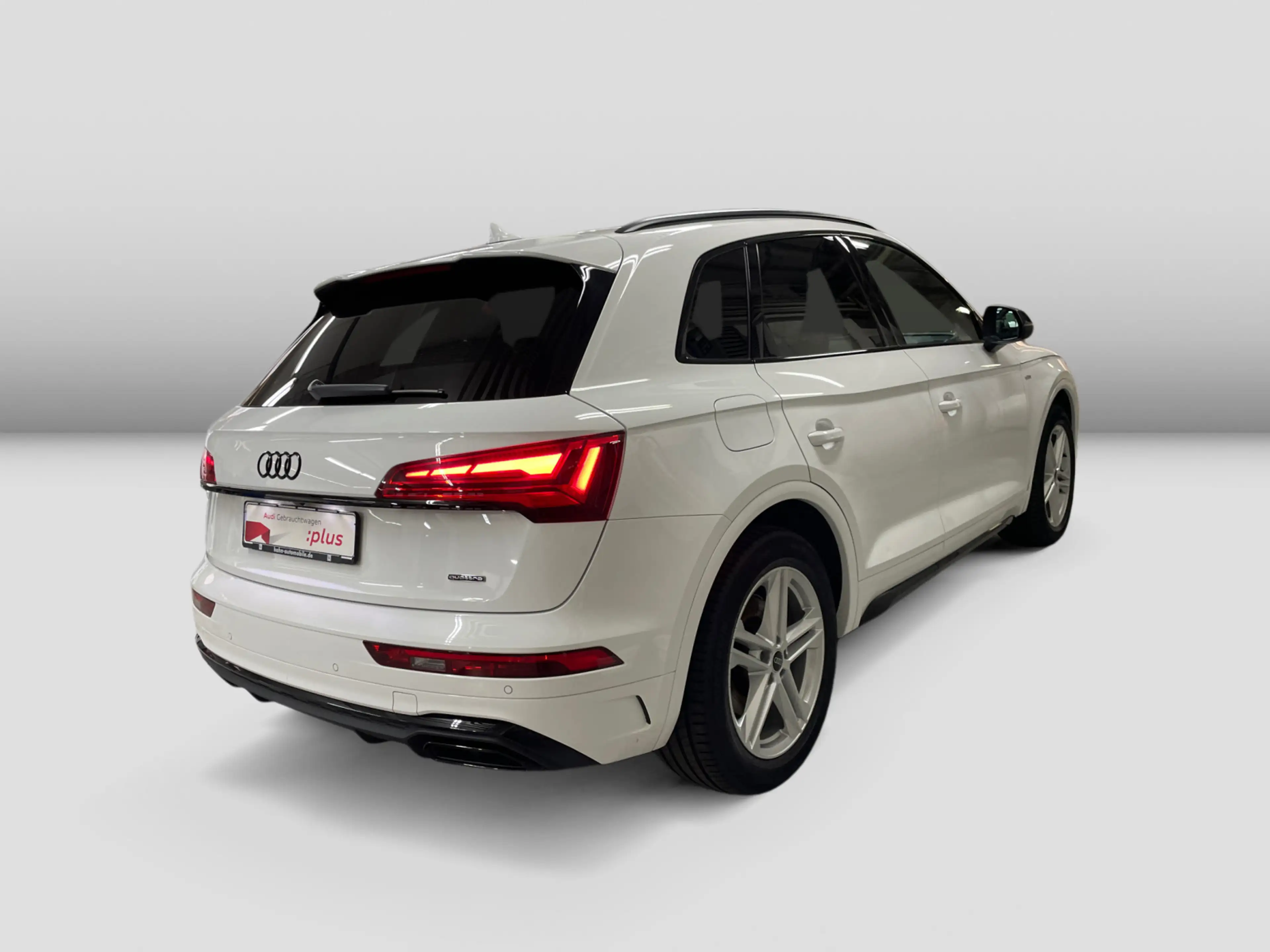 Audi Q5 50TFSIe quattro S-trnc S-line Matrix AHK CAM — photo 4