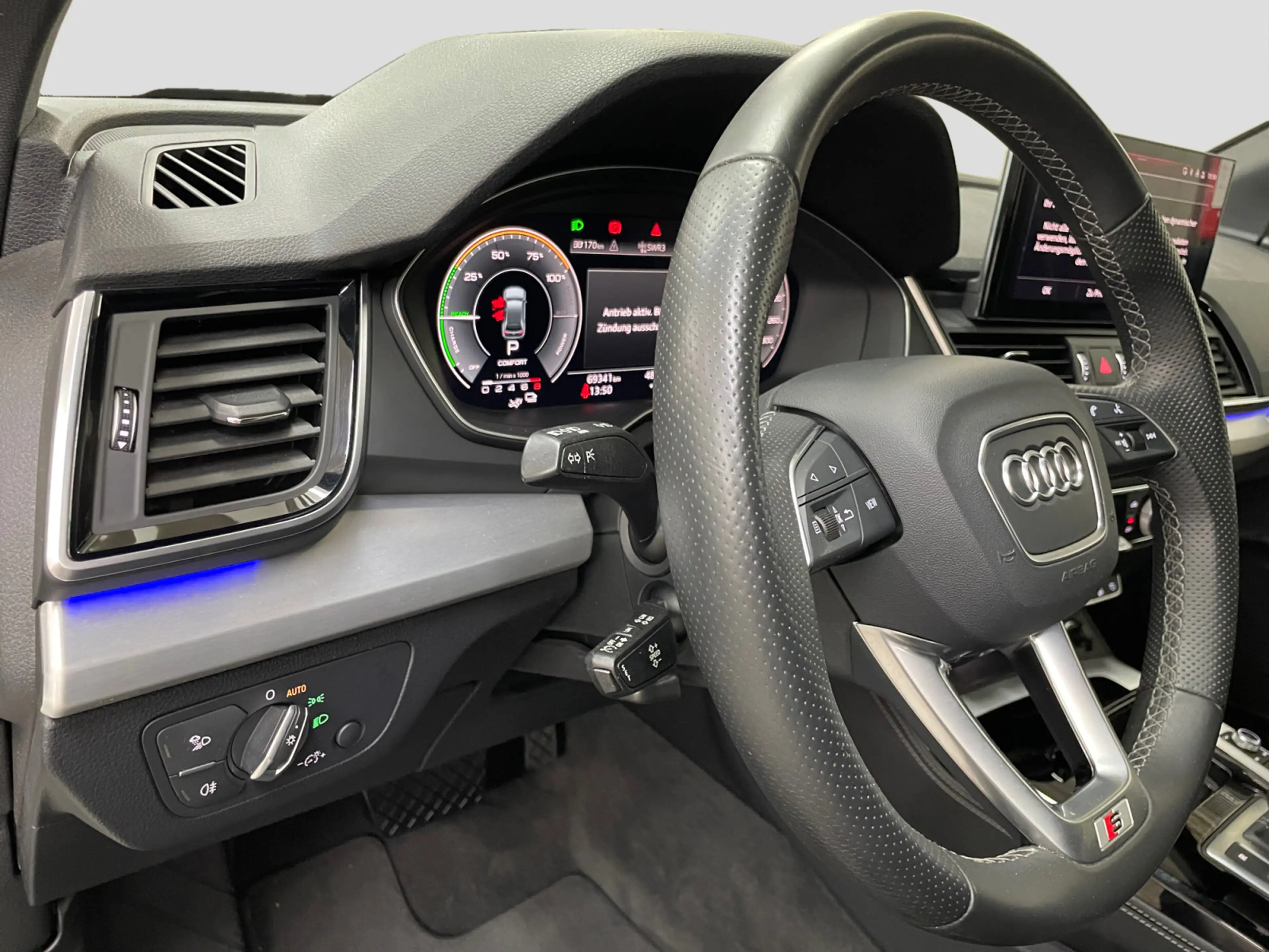 Audi Q5 50TFSIe quattro S-trnc S-line Matrix AHK CAM — photo 13