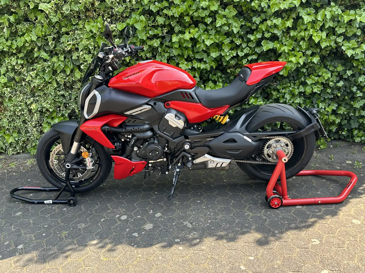Ducati Diavel V4 Roşu - 2