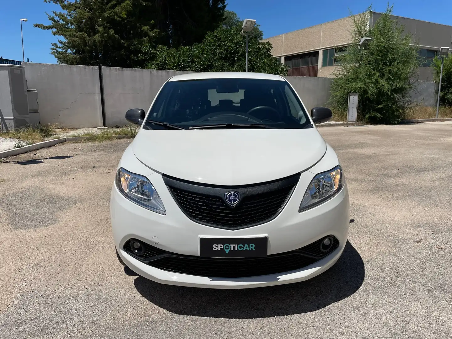 Lancia Ypsilon 1.2 69 CV 5 porte GPL Ecochic Silver Blanc - 2