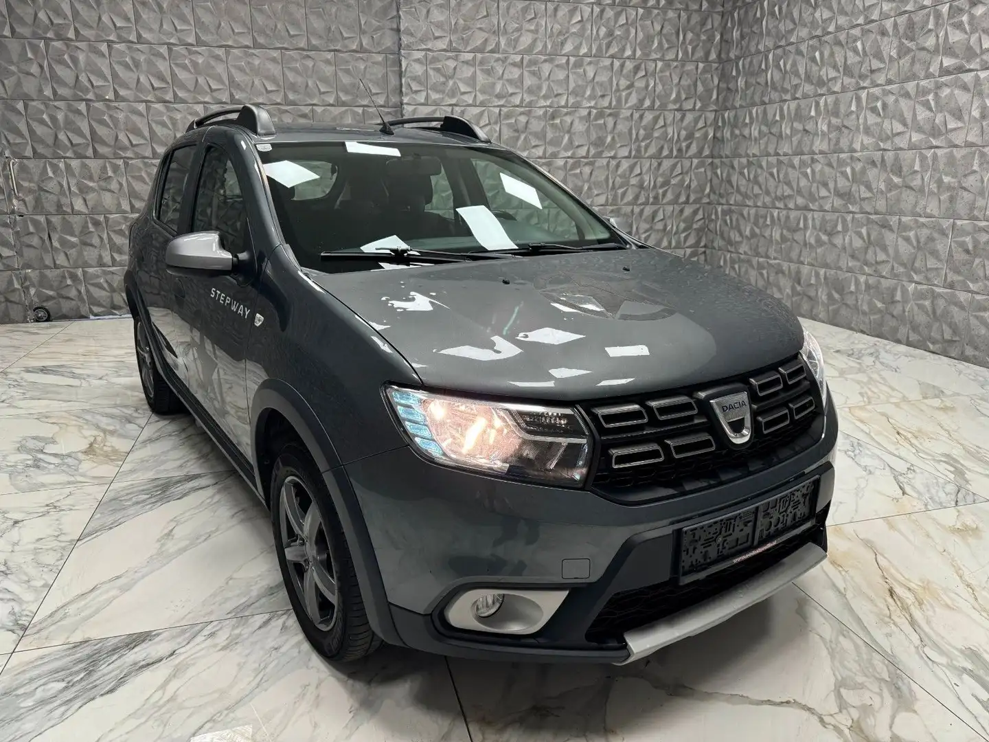 Dacia Sandero II Stepway Celebration Grau - 1