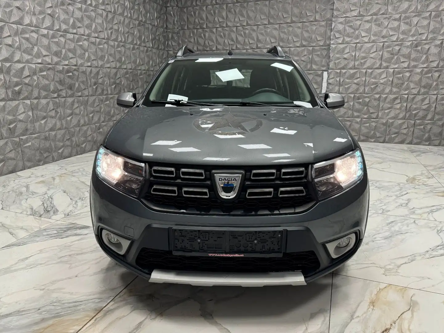 Dacia Sandero II Stepway Celebration Grau - 2