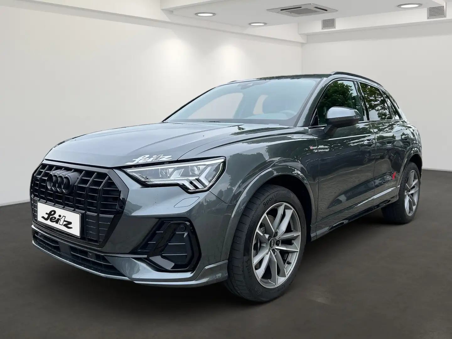 Audi Q3 40 TDI quattro S line *AHK*PANO*NAVI*KAMERA* Grijs - 2