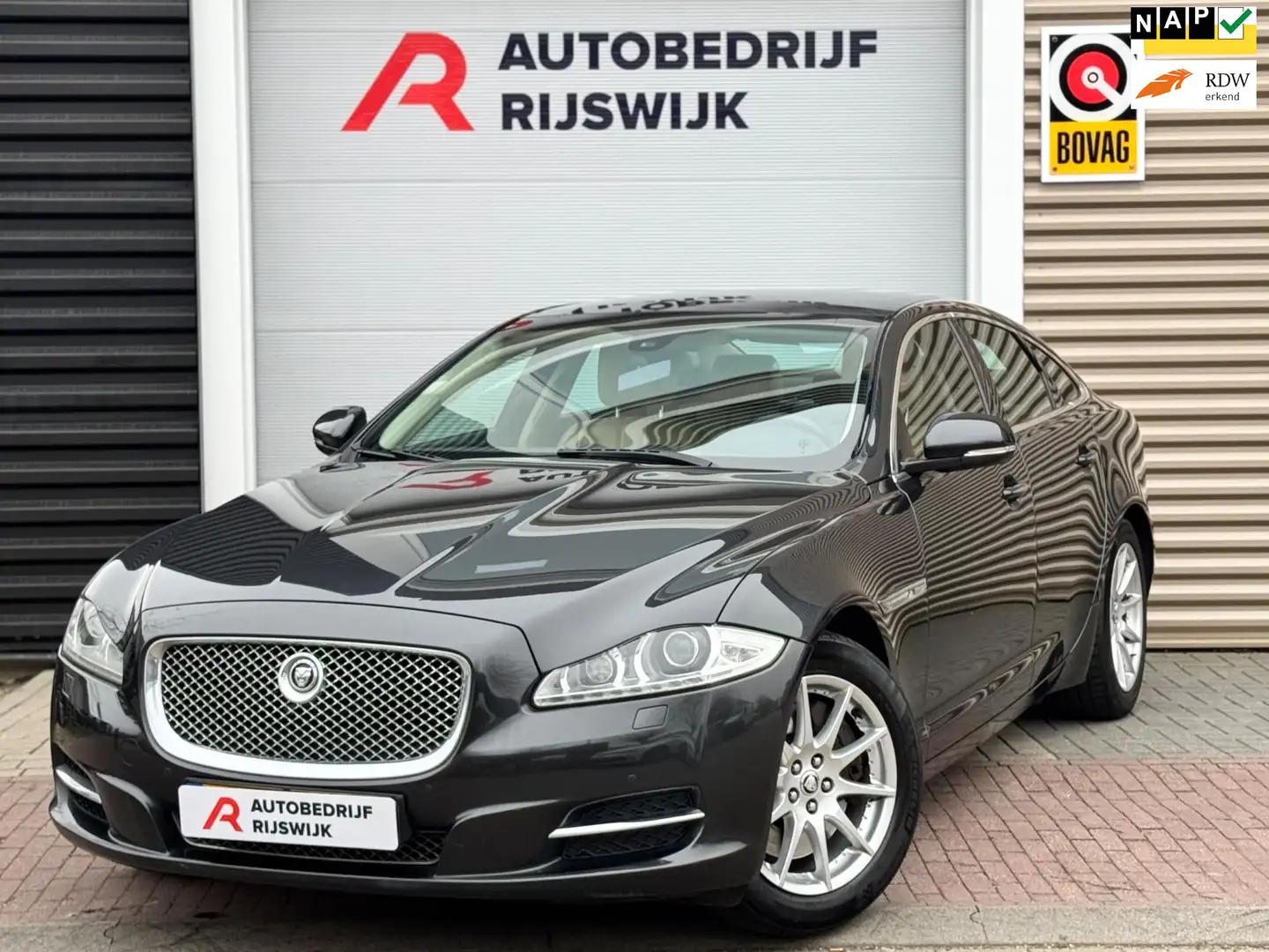 Jaguar XJ 2.0 Premium Luxury Pano/Leer/Elektr.stoel Szürke - 1