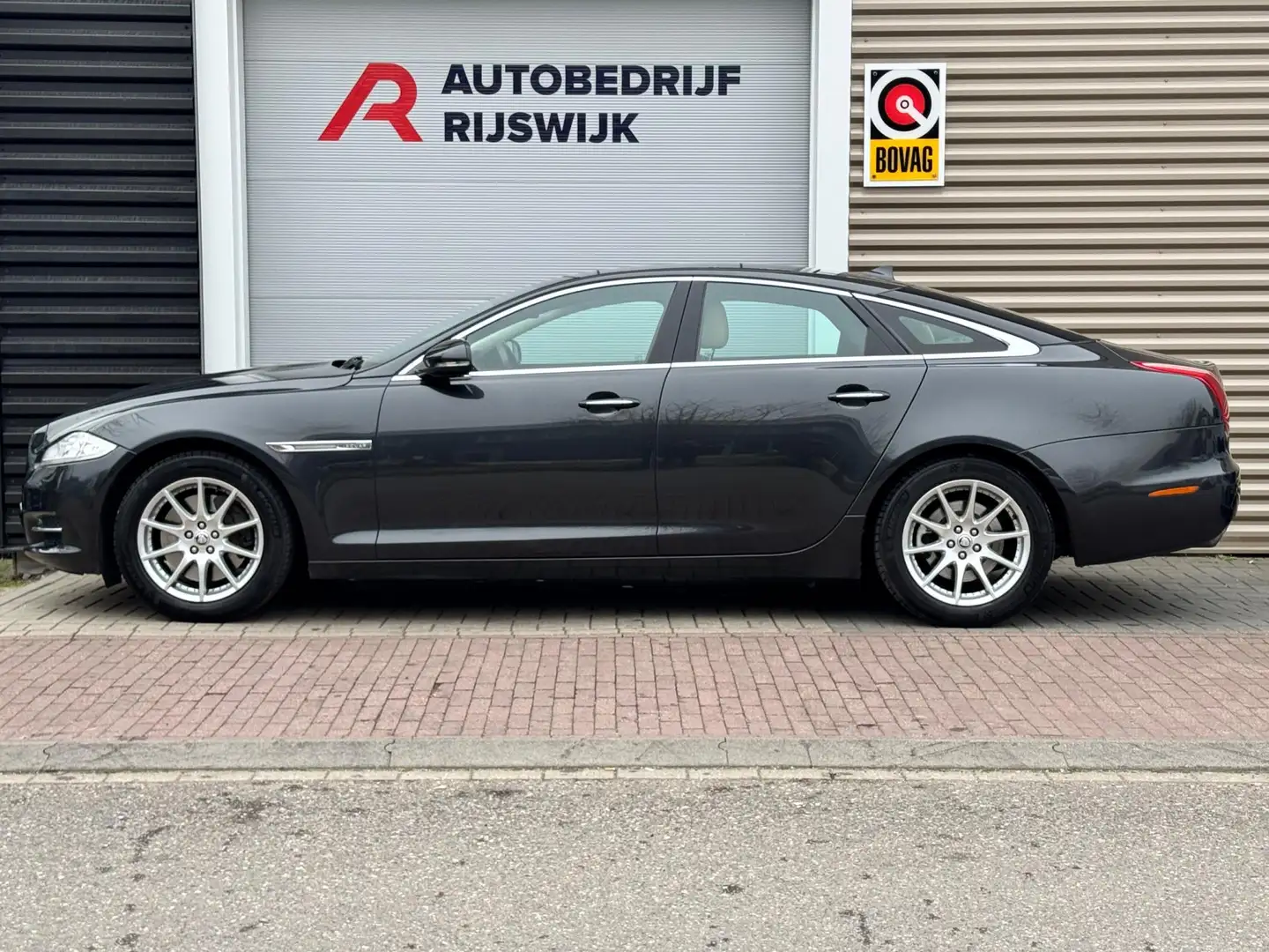 Jaguar XJ 2.0 Premium Luxury Pano/Leer/Elektr.stoel Szürke - 2