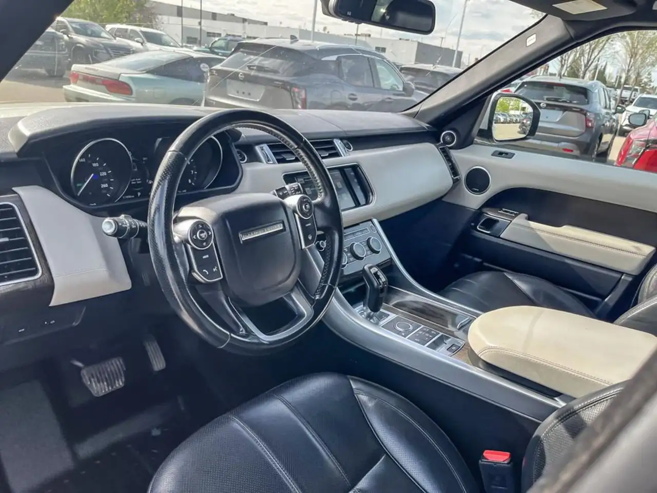 Land Rover Range Rover Sport снимка Land Rover Range Rover Sport