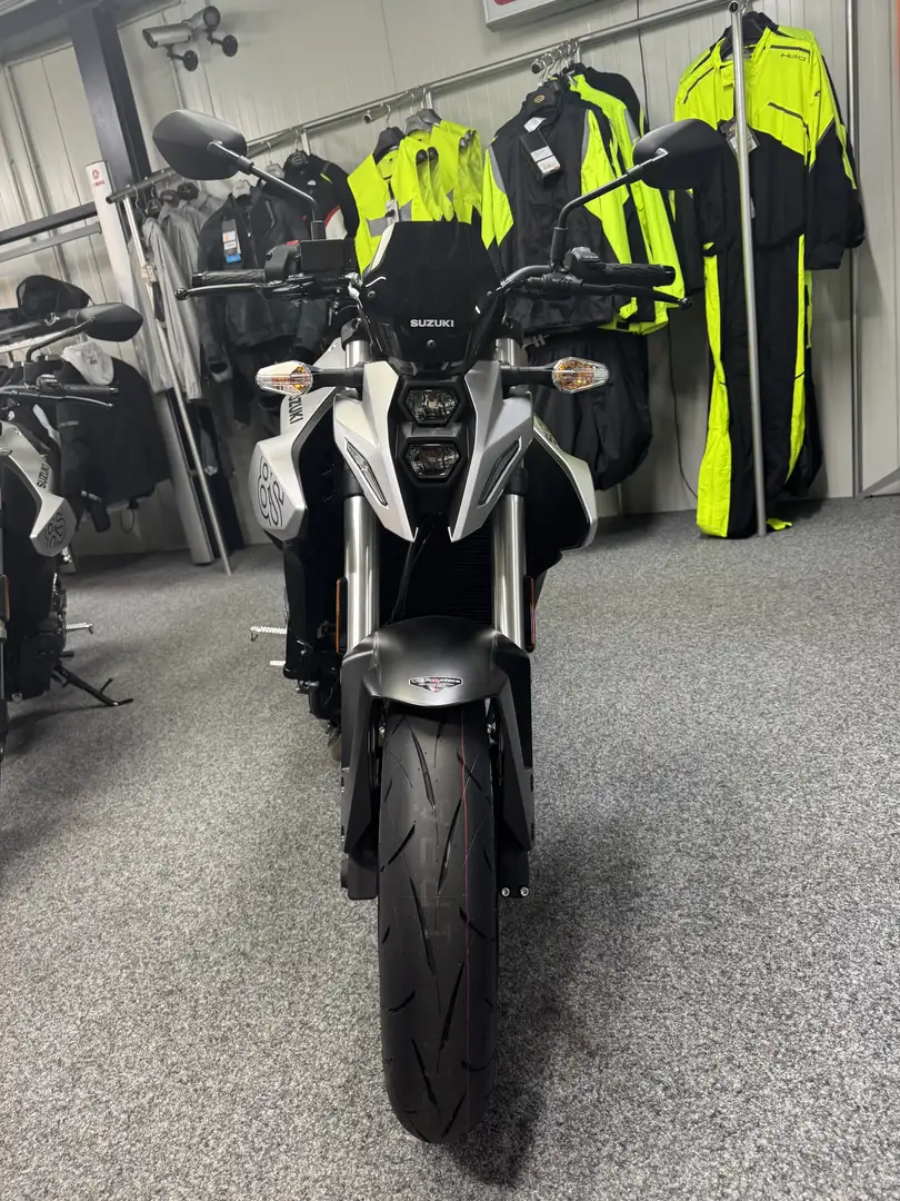 Suzuki GSX 8S mit 1985,-€ Preisvorteil und ein paar Extras Silber - 2